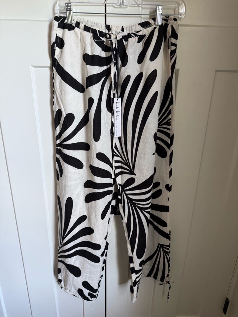 NWT Nicole Miller Black & White Printed Drawstring Pants size S. Fit loose.